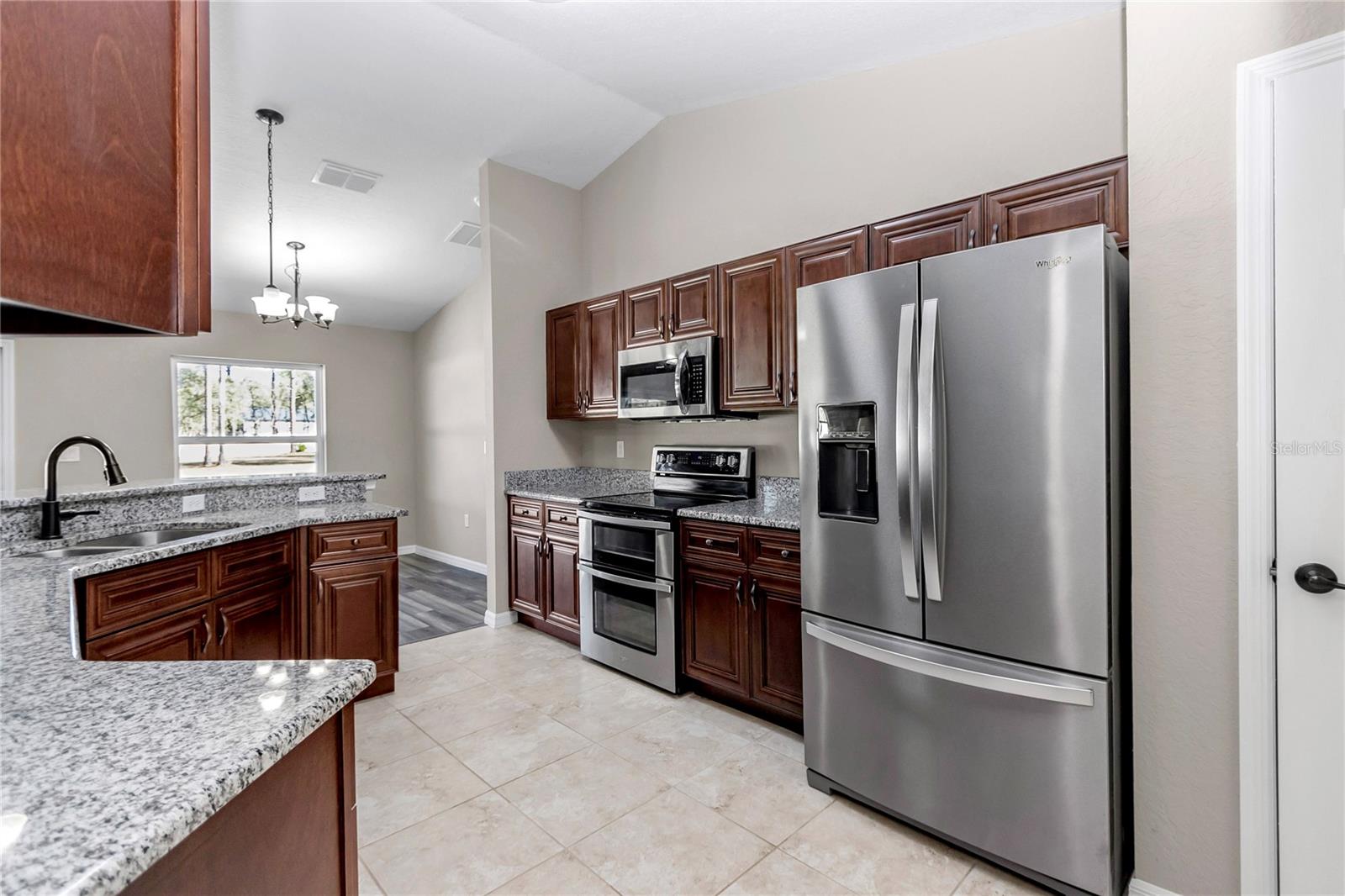 ROLLING HILLS - Residential