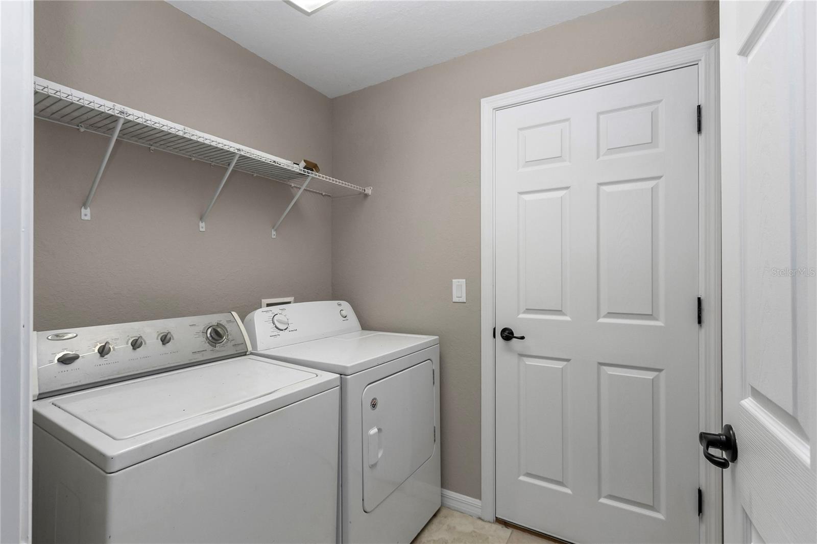 ROLLING HILLS - Residential