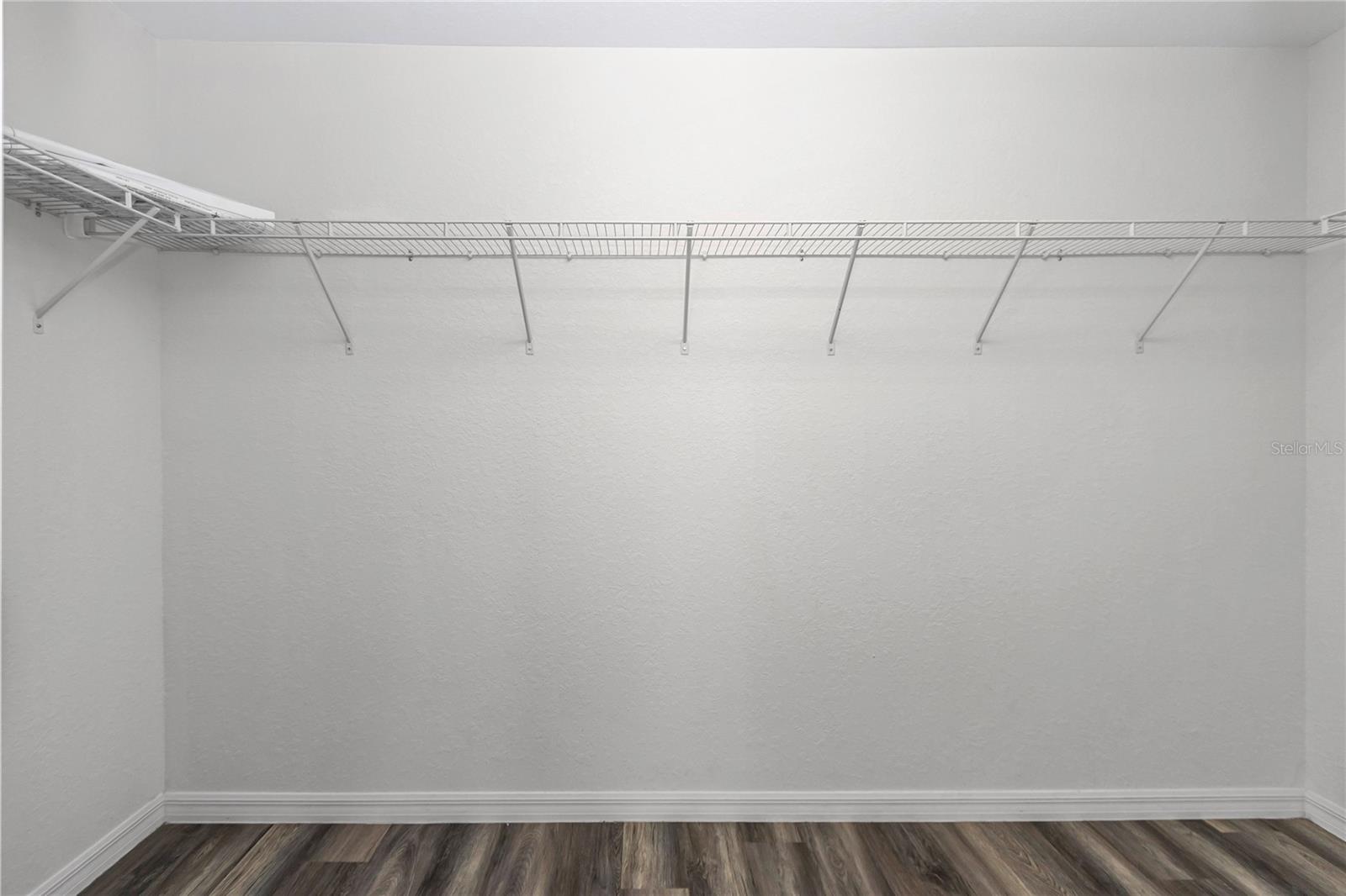 ROLLING HILLS - Residential