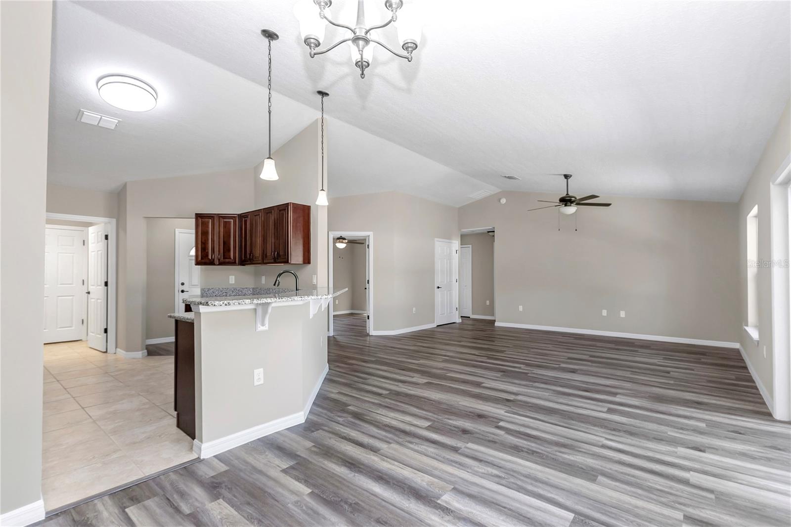 ROLLING HILLS - Residential