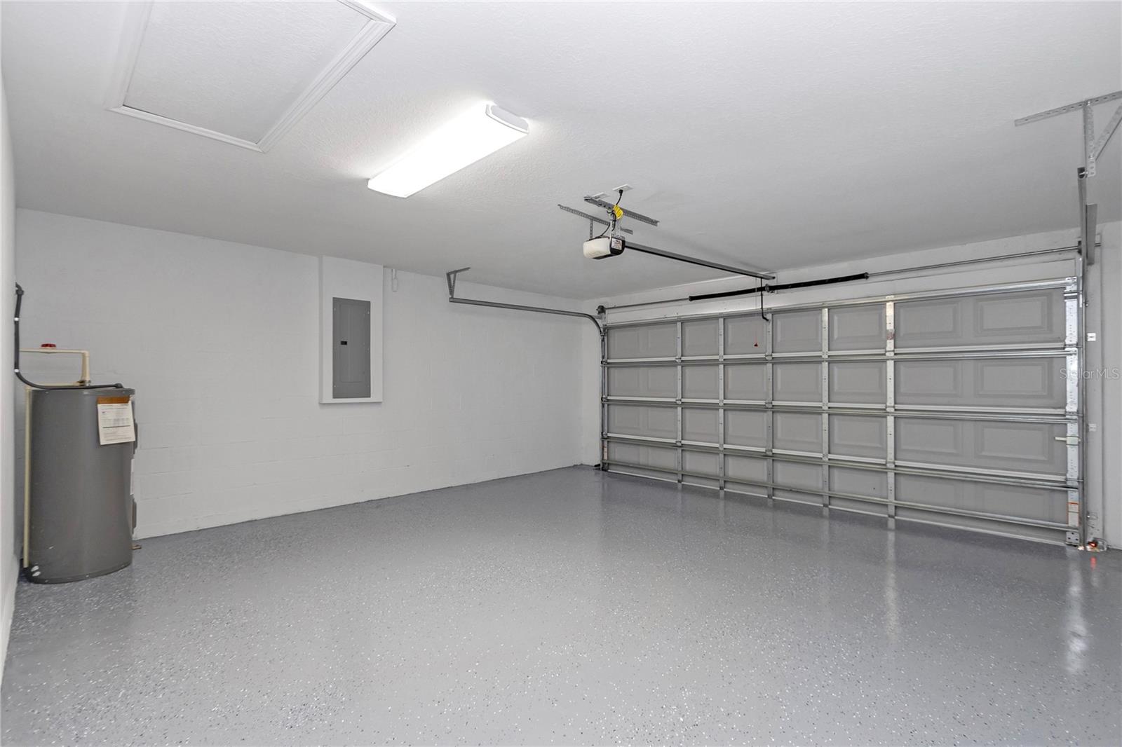 ROLLING HILLS - Residential