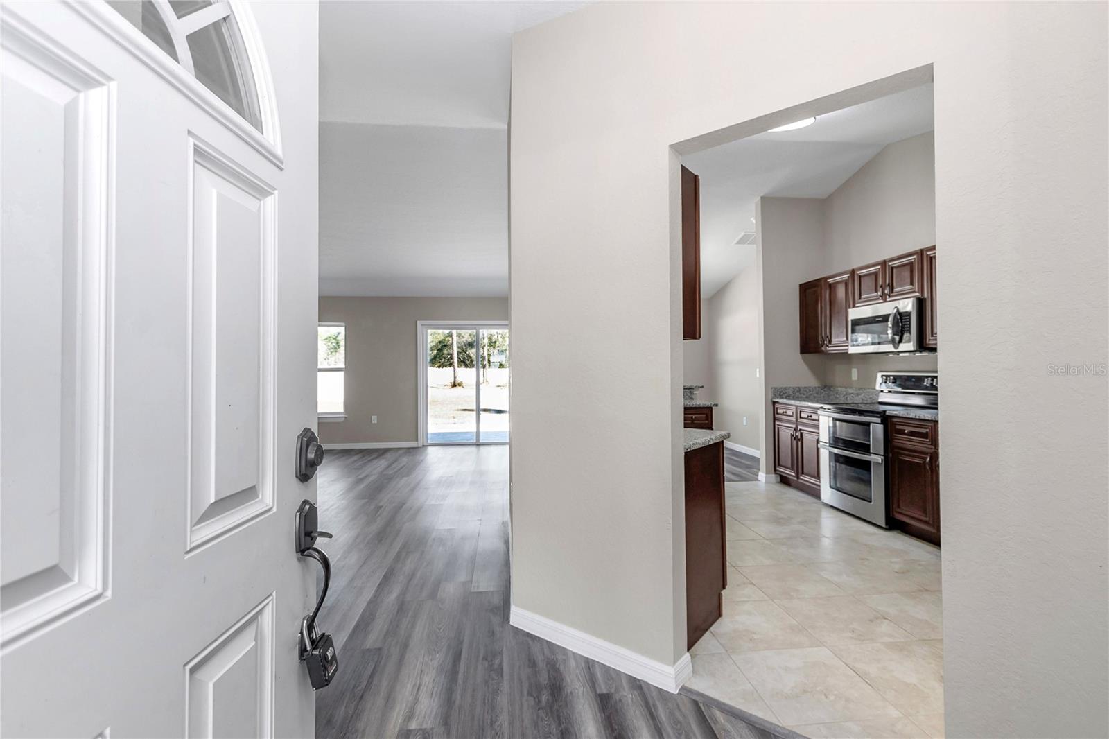 ROLLING HILLS - Residential