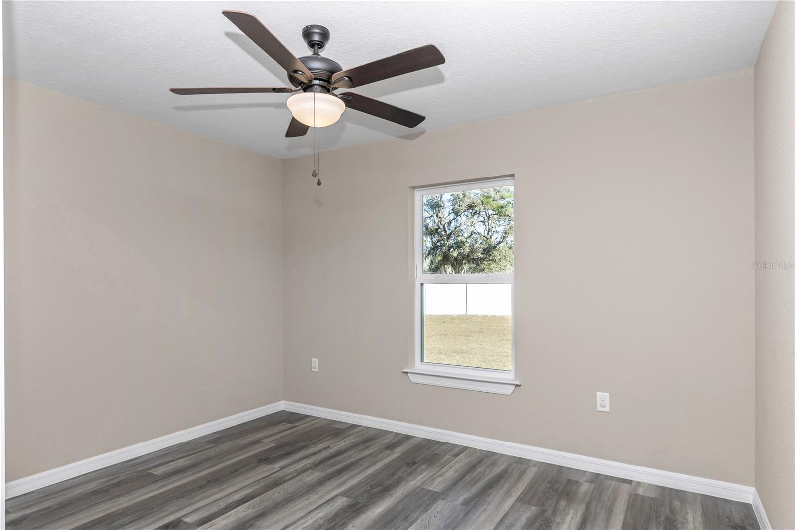 ROLLING HILLS - Residential