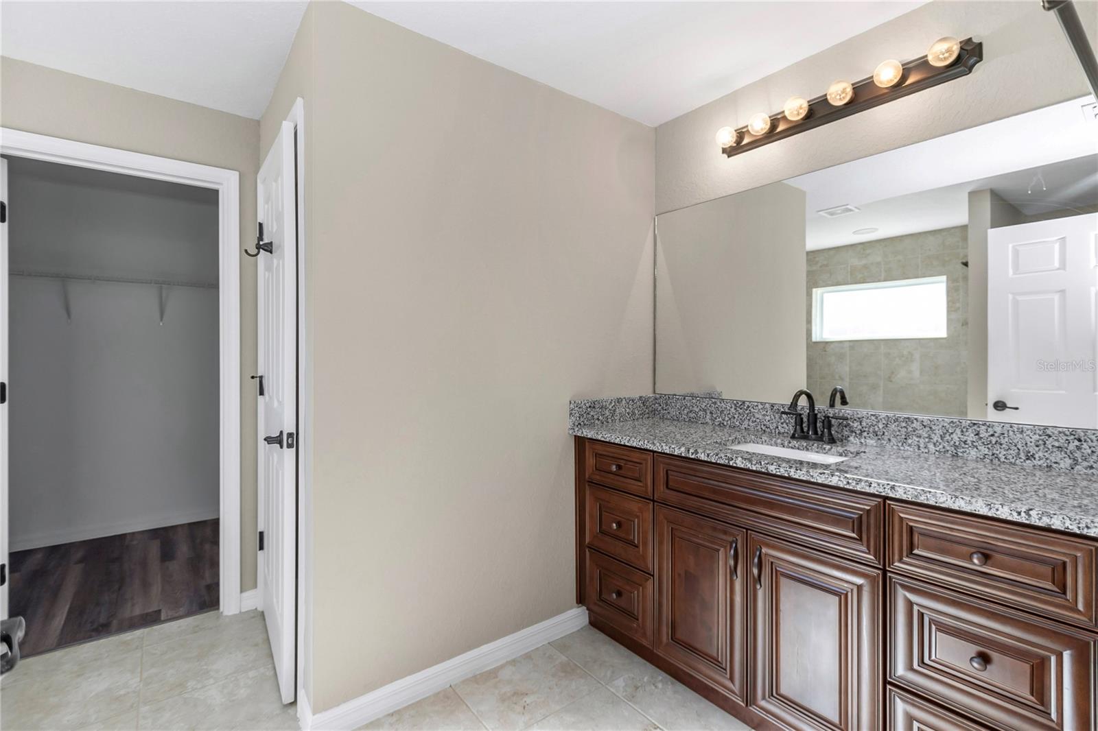 ROLLING HILLS - Residential