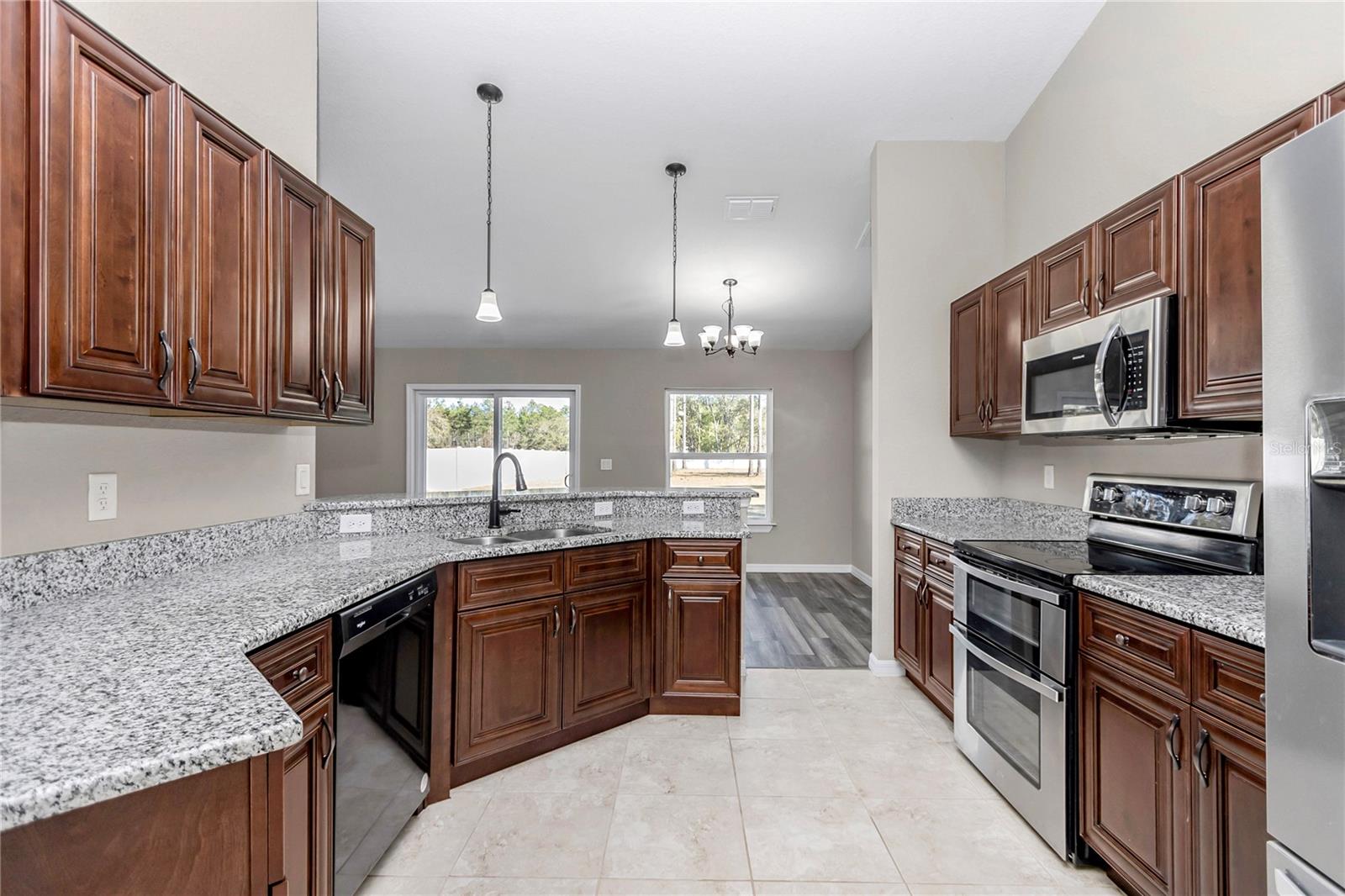 ROLLING HILLS - Residential