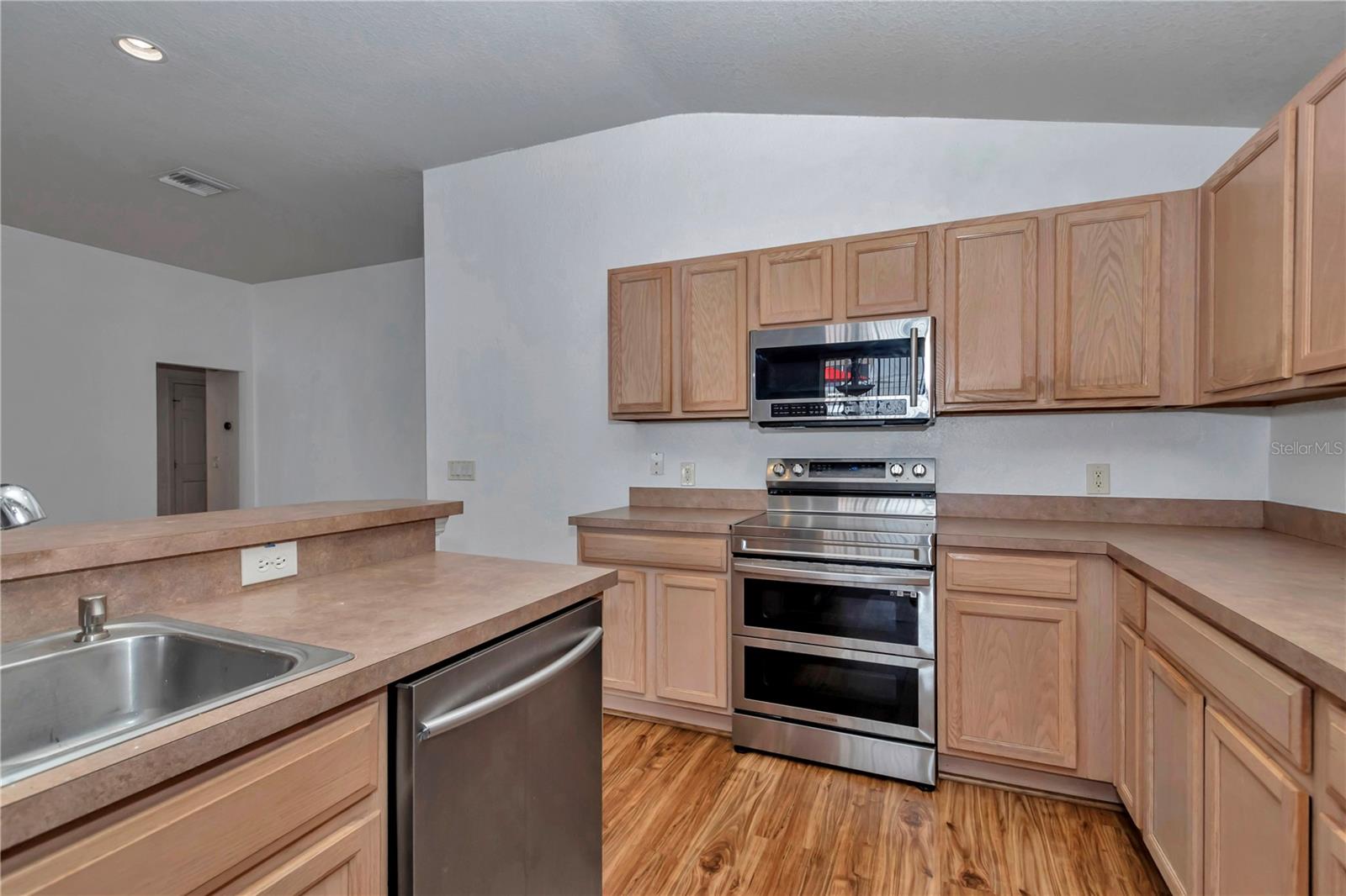 SADDLE CREEK PH 02 - Residential Lease