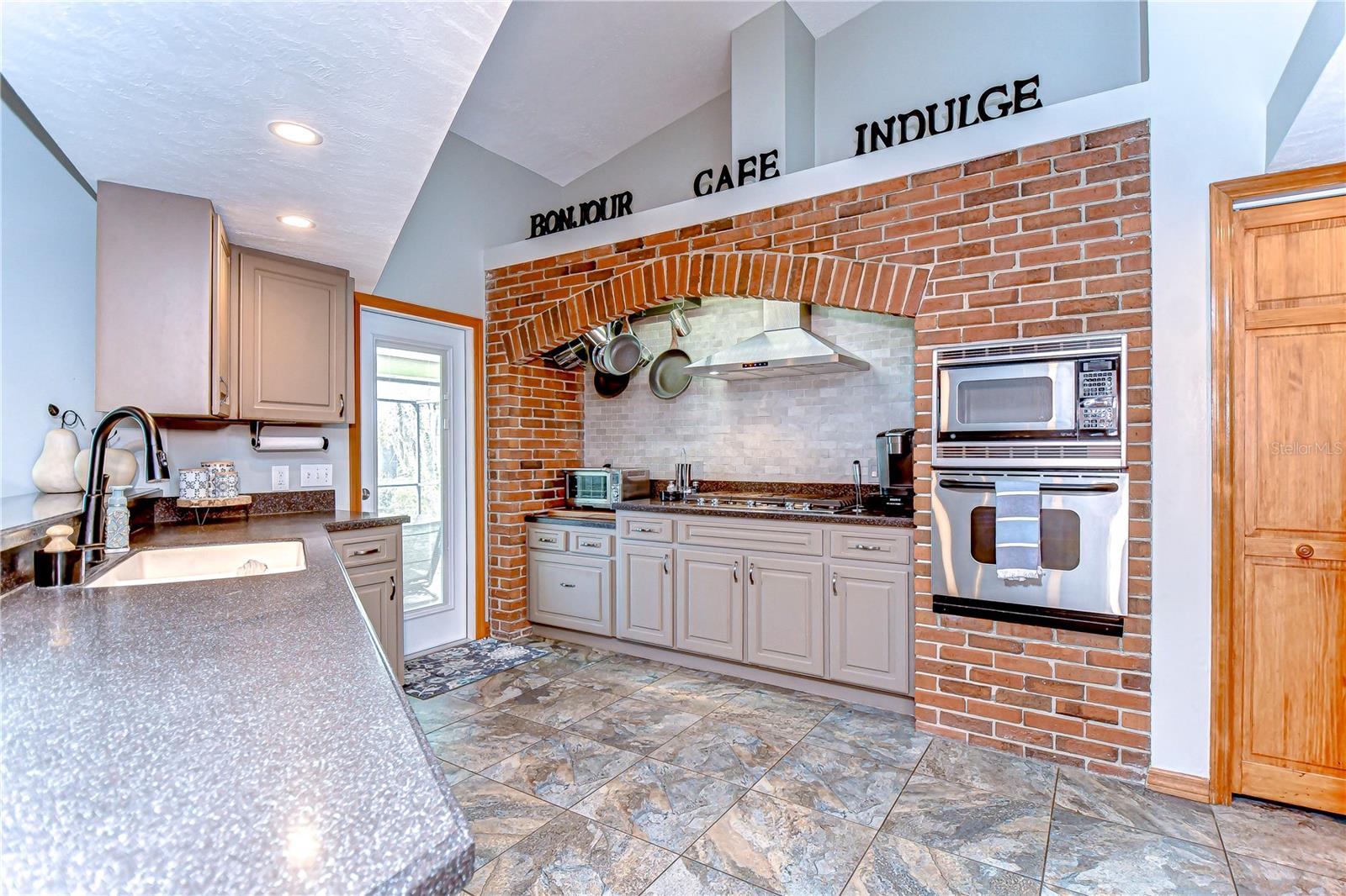 HICKORY HILL - Residential