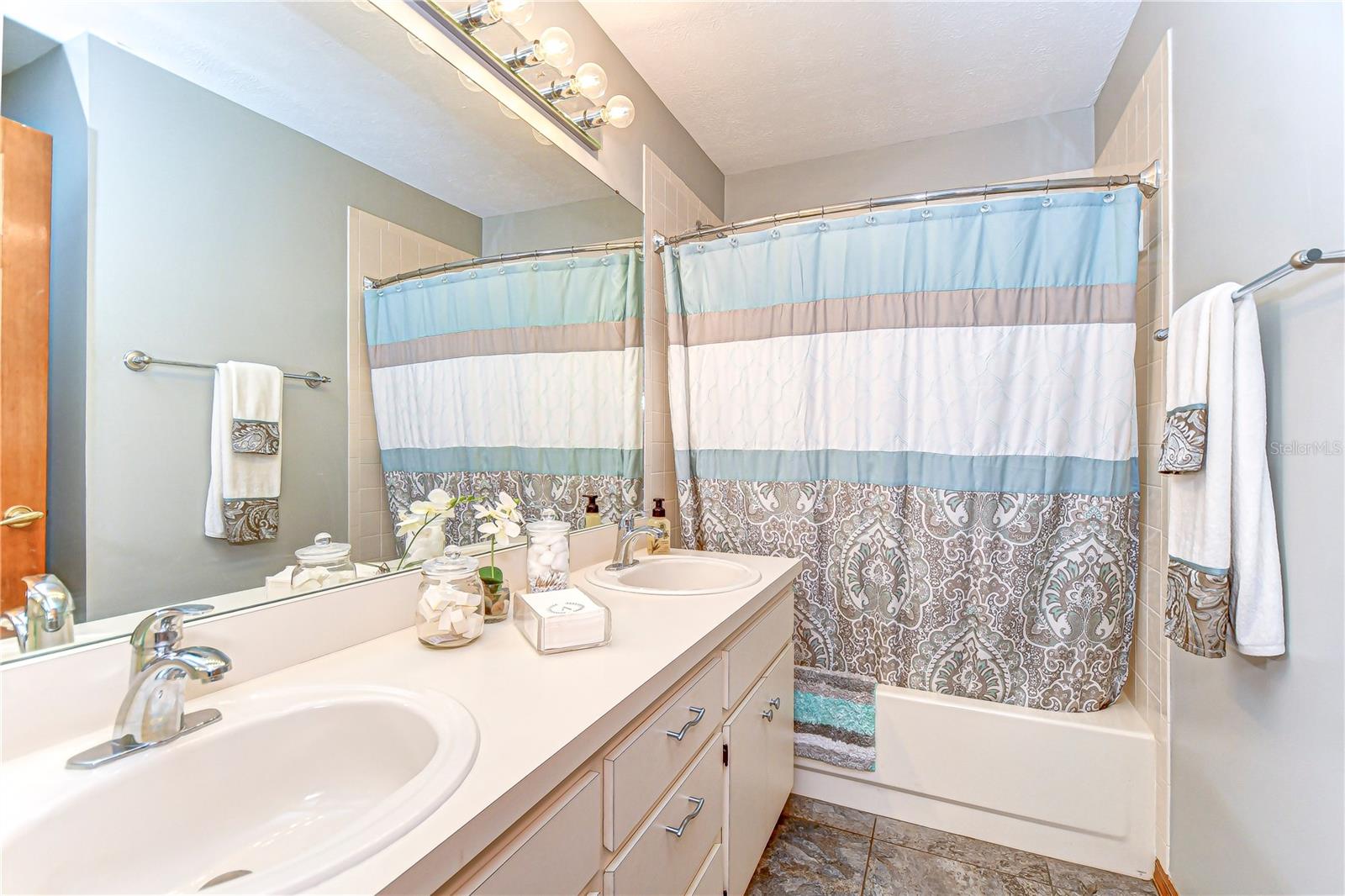 HICKORY HILL - Residential