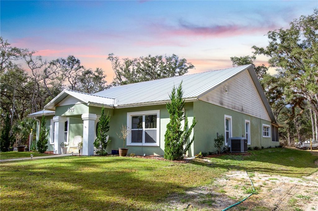 Photo of 402 SE 709 Street, Old Town, FL 32680 (MLS # GC536737)