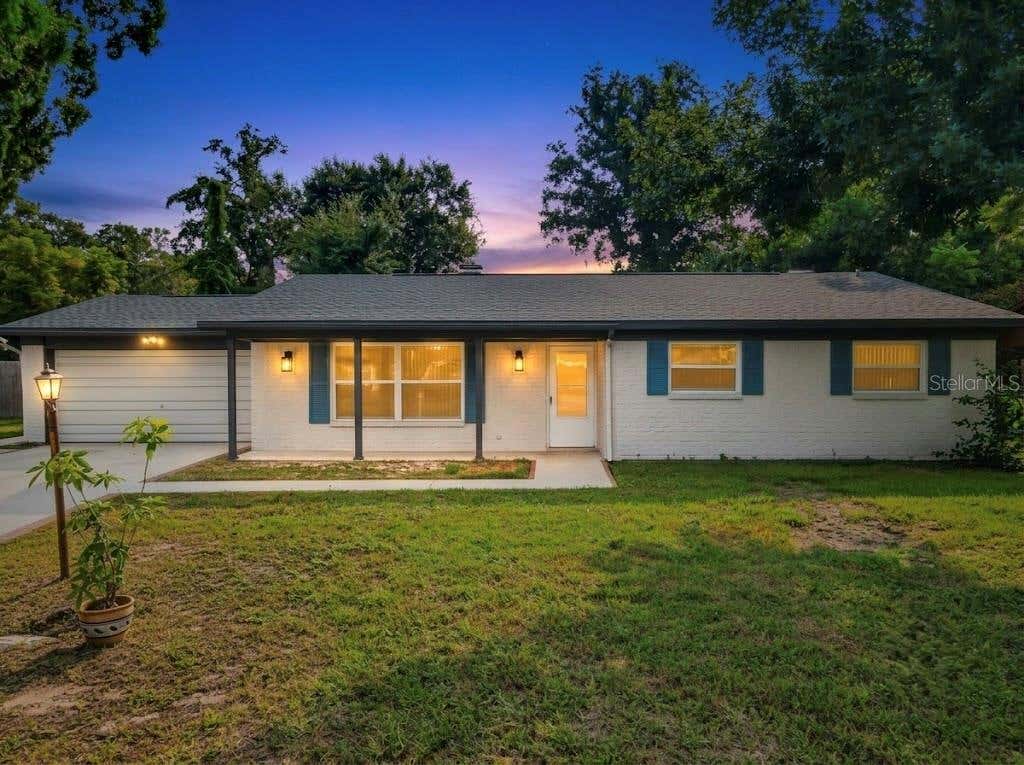 Photo of 605 Williamsburg Drive, Daytona Beach, FL 32117 (MLS # O6428672)