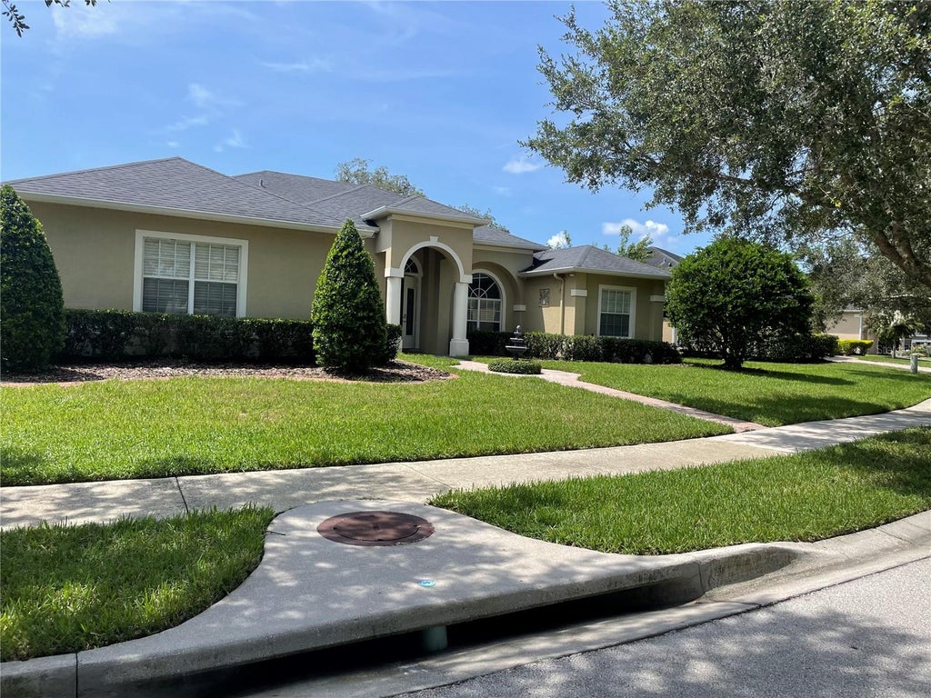 Photo of 3647 Hollywood Place, Oviedo, FL 32766 (MLS # O6448713)