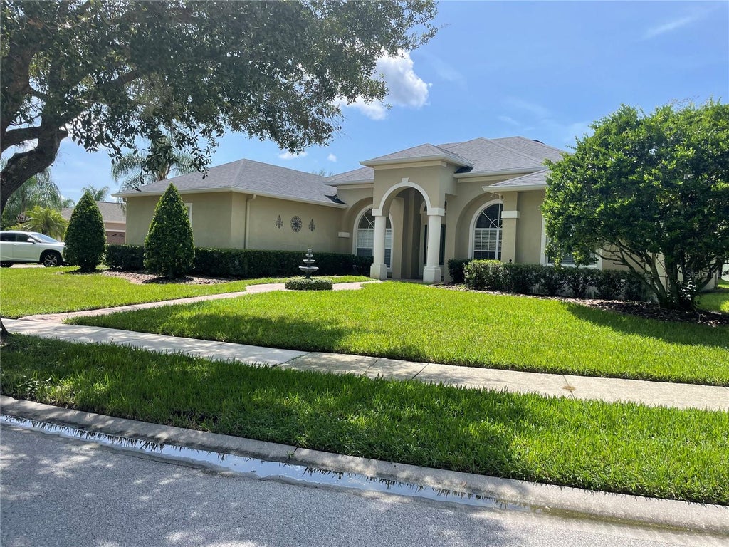 Photo of 3647 Hollywood Place, Oviedo, FL 32766 (MLS # O6448713)