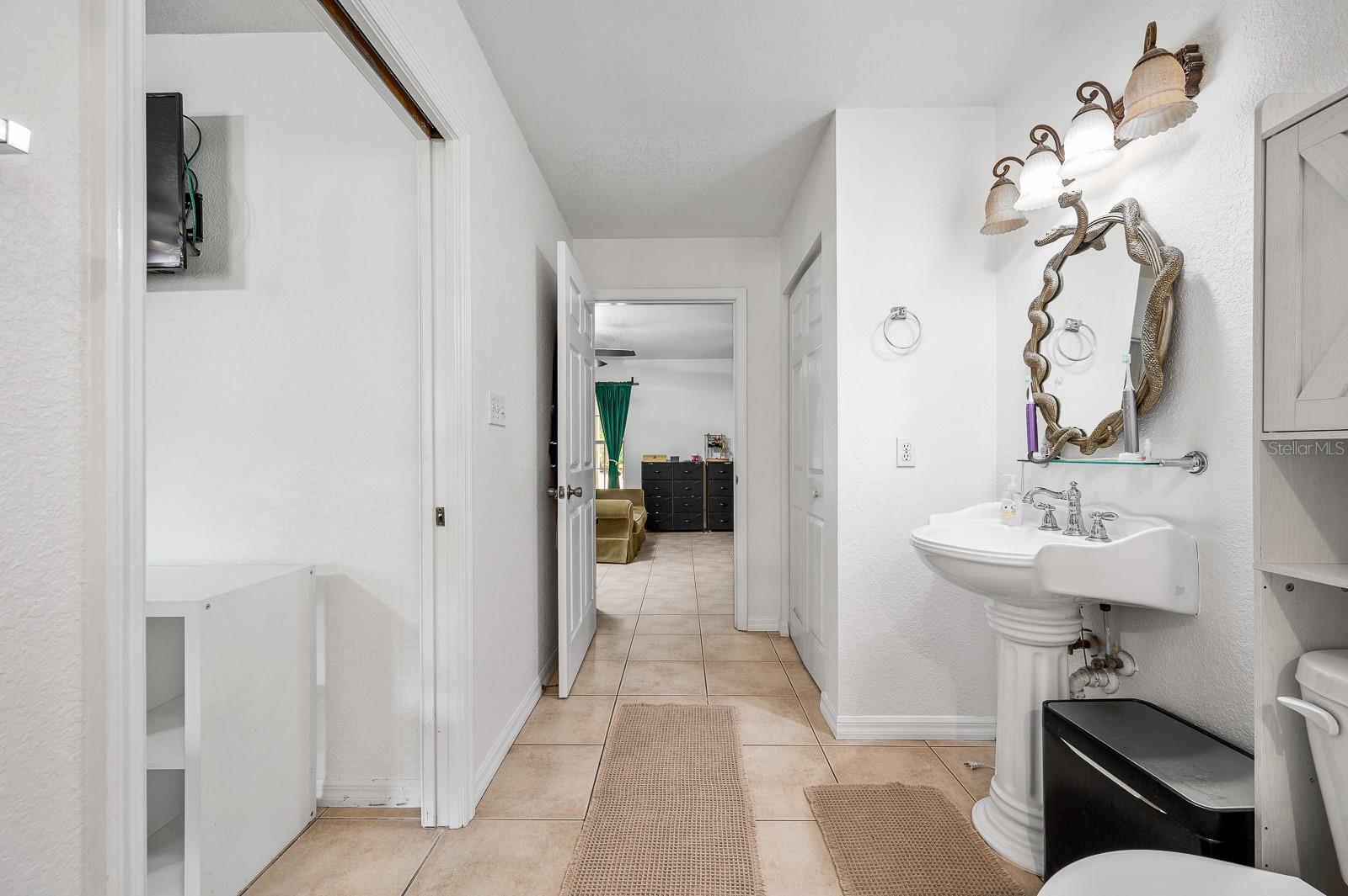 UNIVERSITY OAKS - Residential