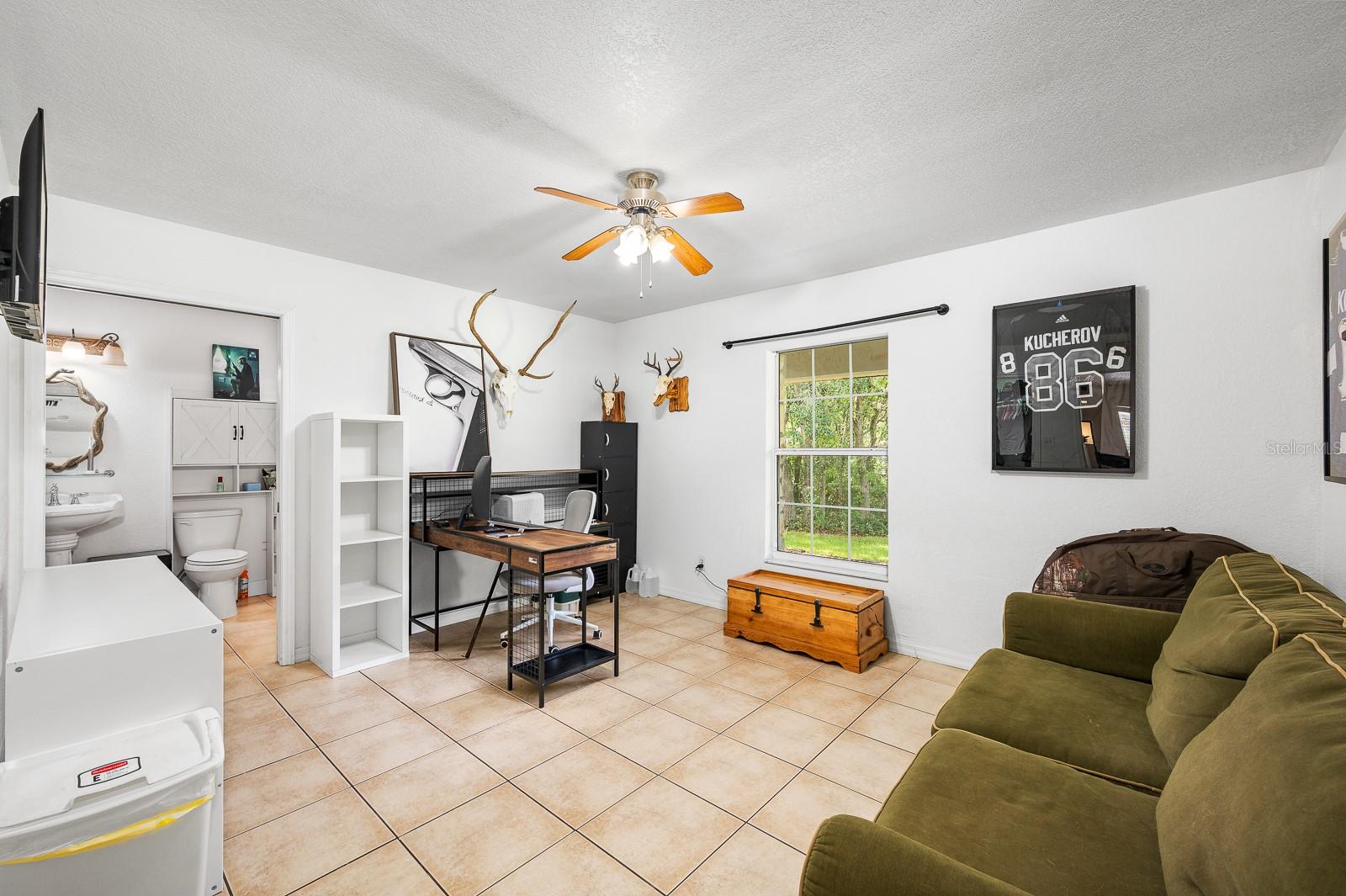 UNIVERSITY OAKS - Residential