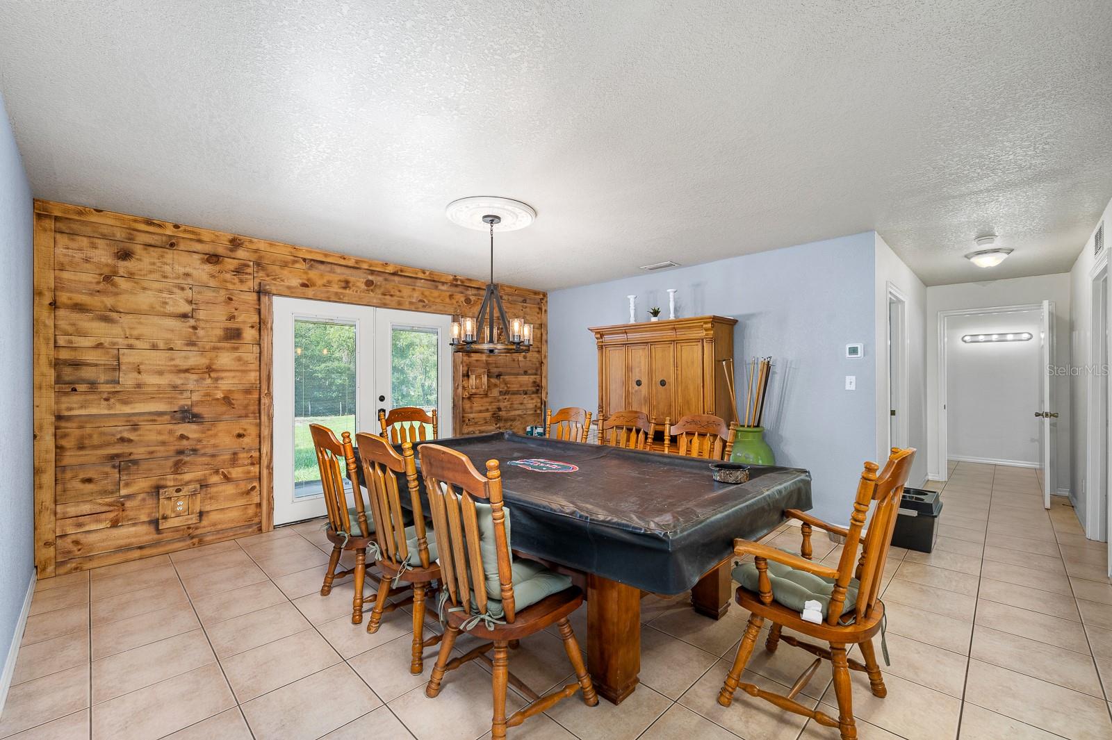 UNIVERSITY OAKS - Residential