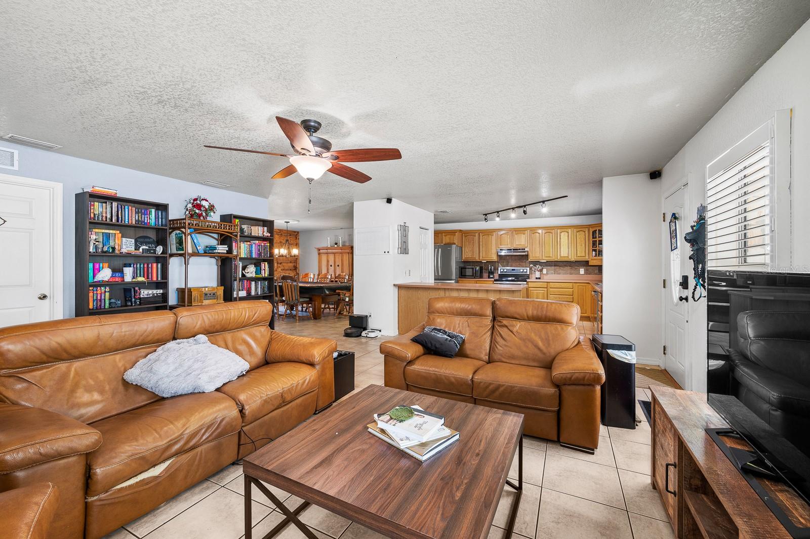 UNIVERSITY OAKS - Residential