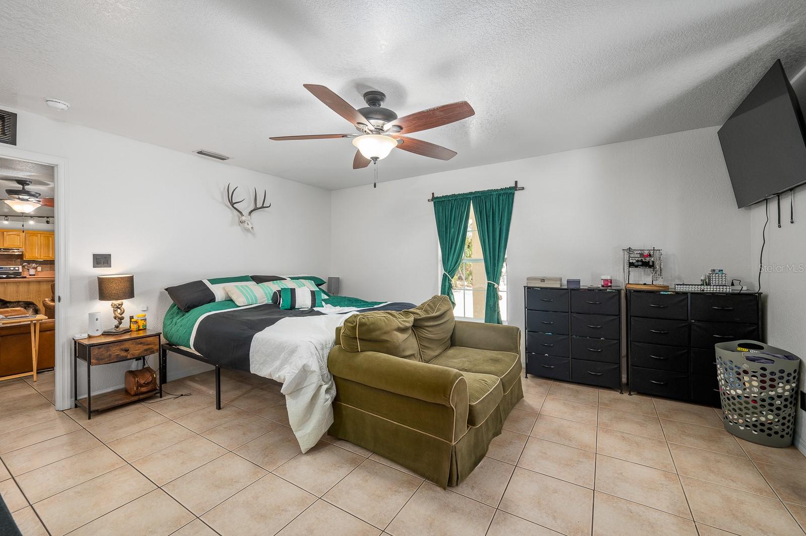 UNIVERSITY OAKS - Residential