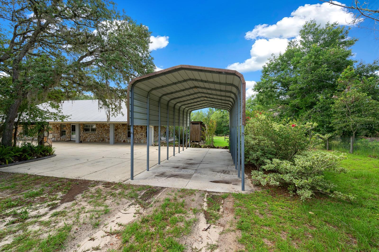 UNIVERSITY OAKS - Residential