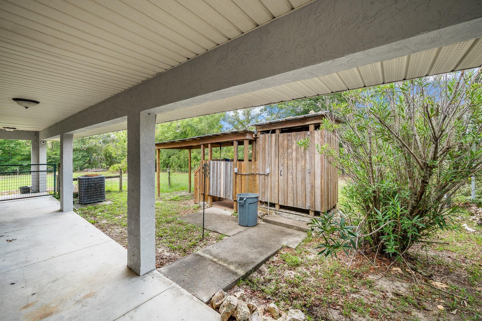 UNIVERSITY OAKS - Residential