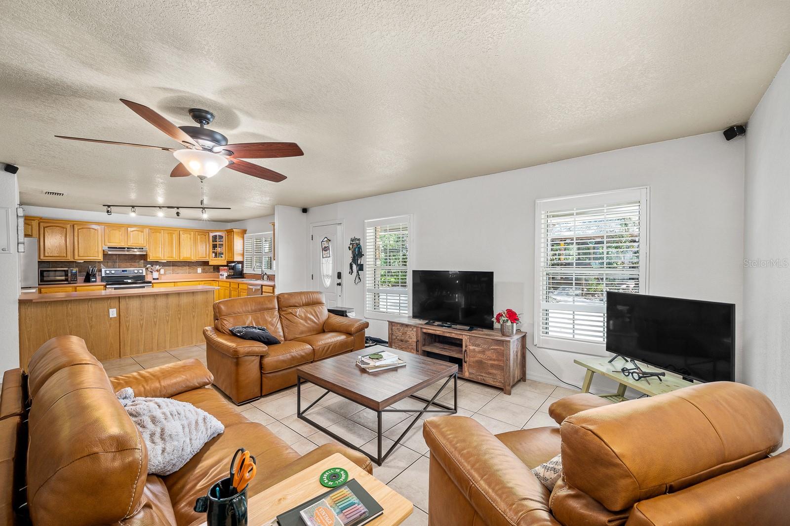 UNIVERSITY OAKS - Residential