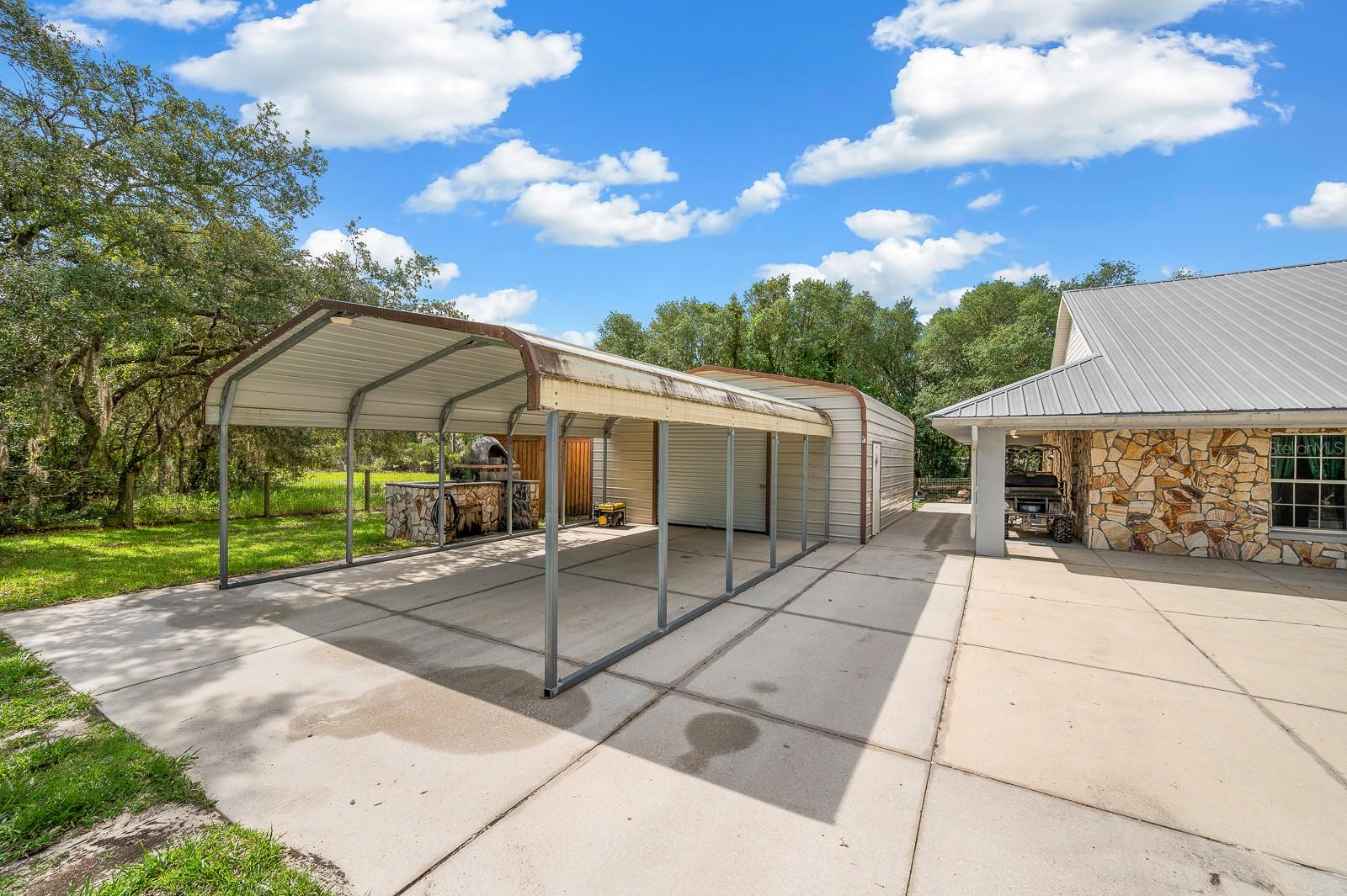 UNIVERSITY OAKS - Residential