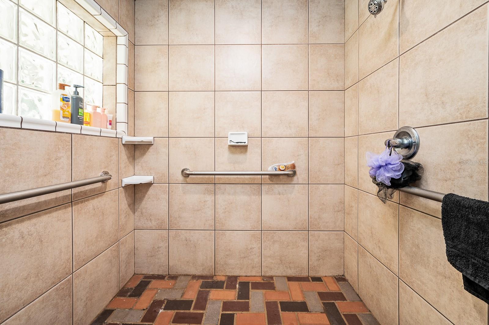 UNIVERSITY OAKS - Residential