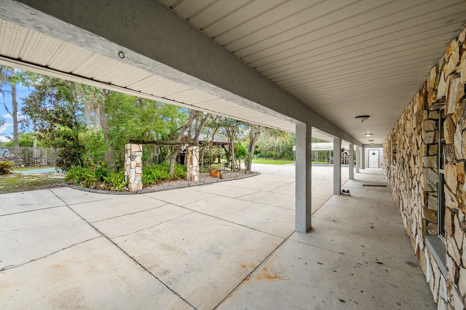 UNIVERSITY OAKS - Residential