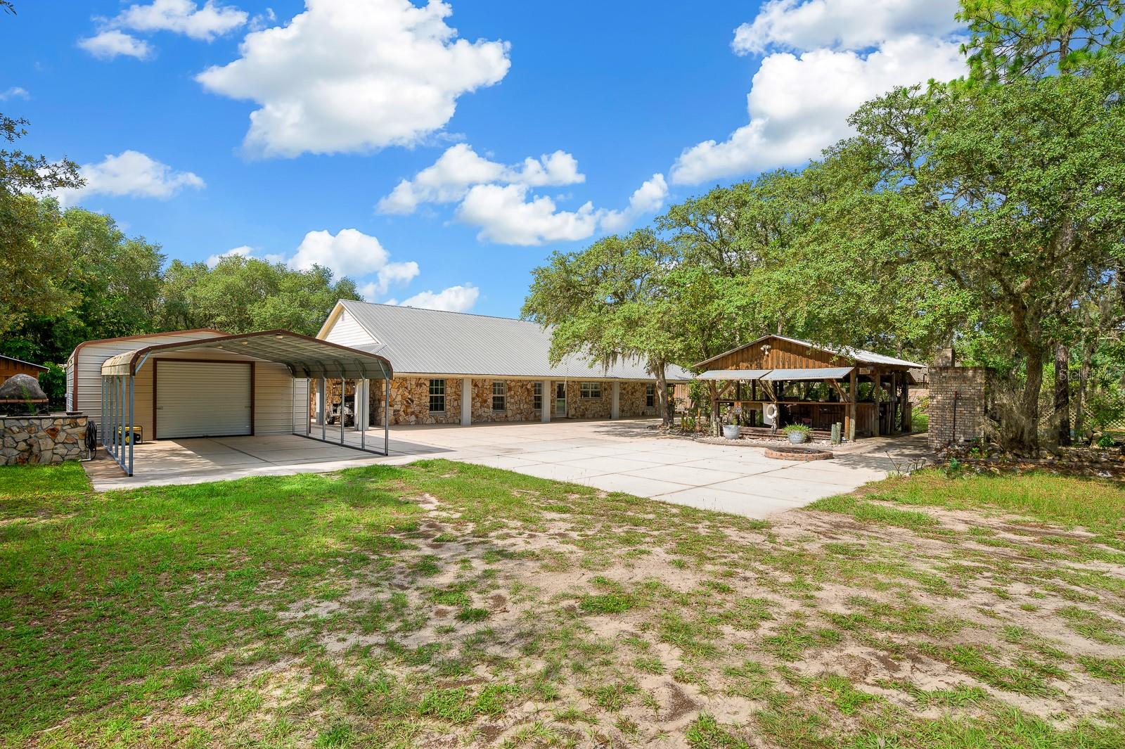 UNIVERSITY OAKS - Residential