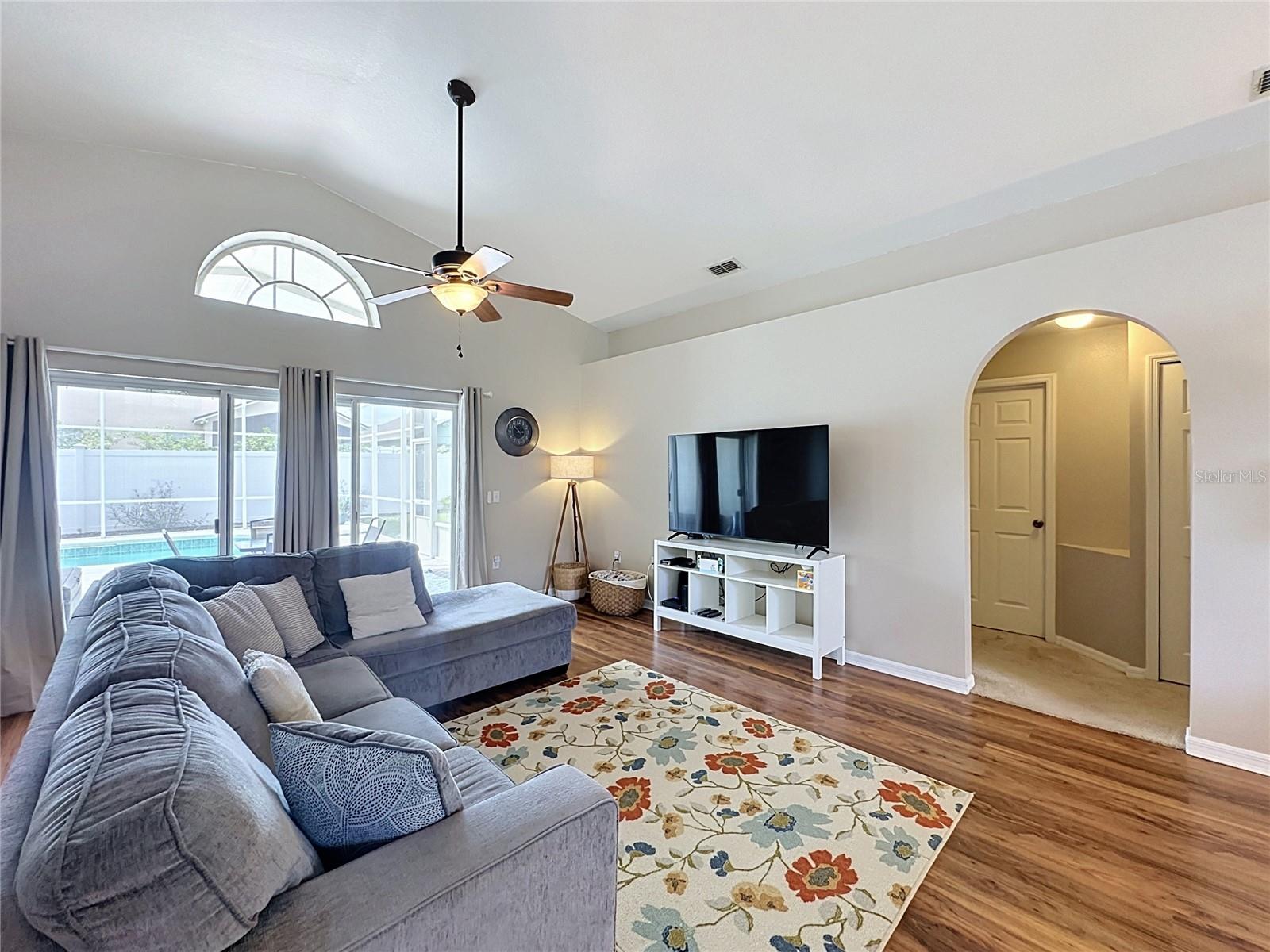 866 KNIGHTSBRIDGE CIR