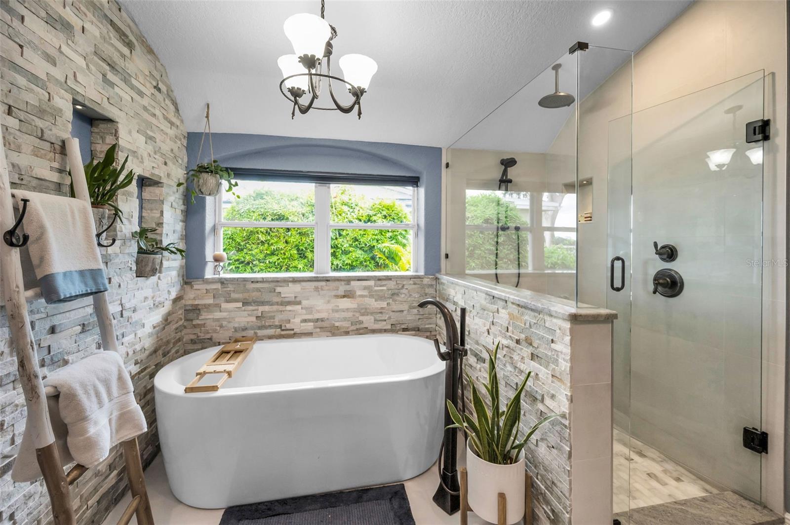 LAKE VIEW VILLAS - Residential