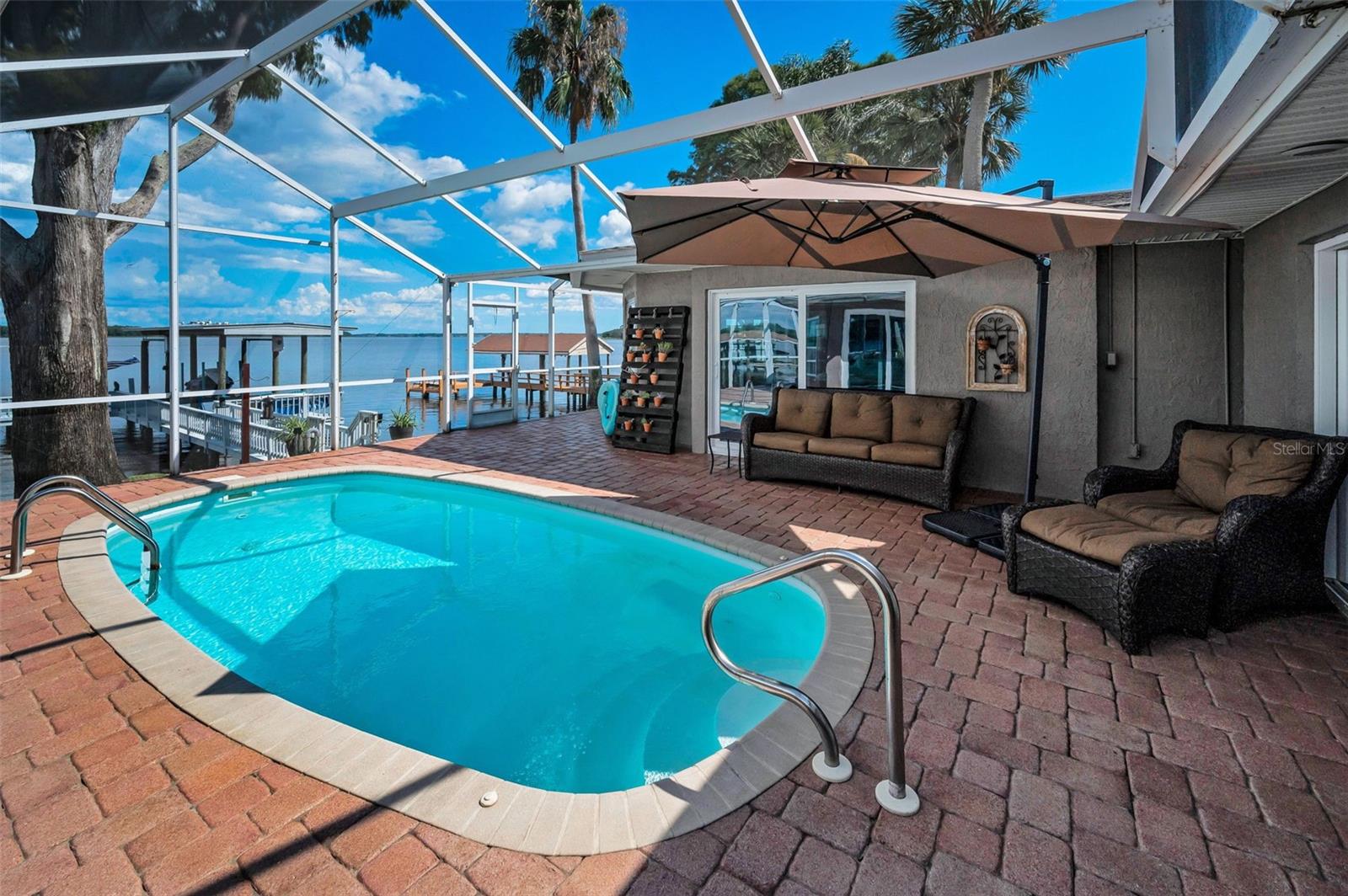 LAKE VIEW VILLAS - Residential