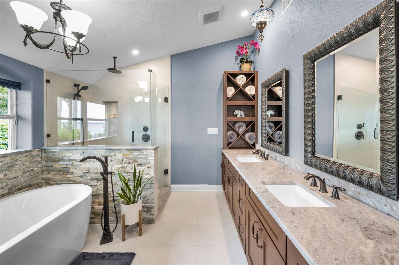 LAKE VIEW VILLAS - Residential