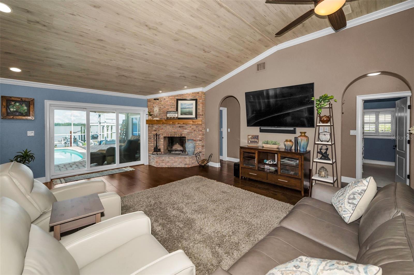 LAKE VIEW VILLAS - Residential