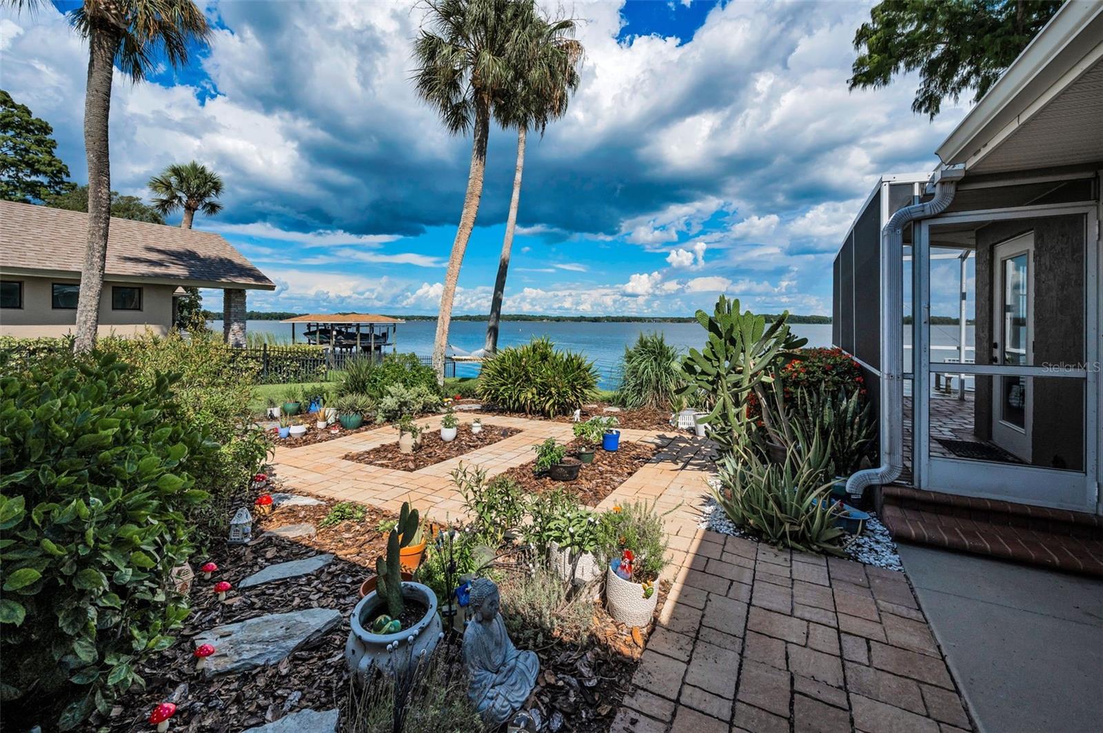 LAKE VIEW VILLAS - Residential