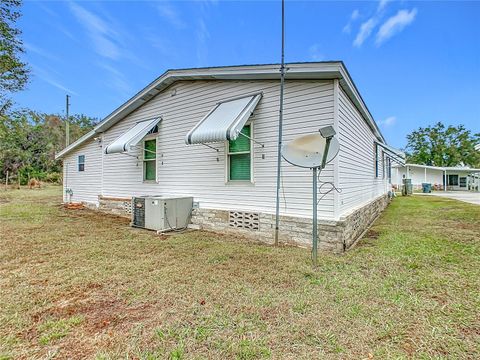 A home in LAKE WALES