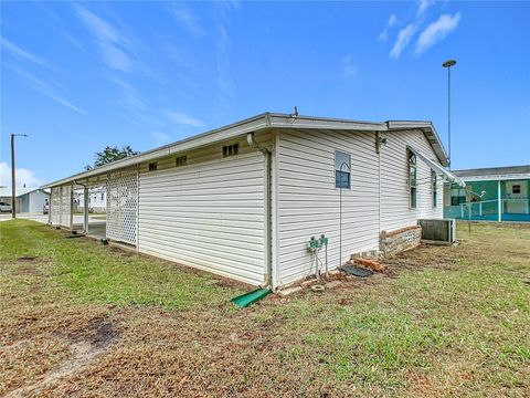 A home in LAKE WALES