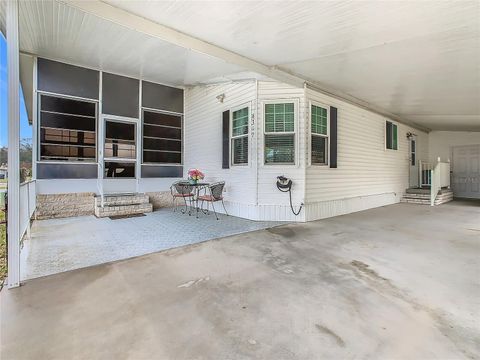 A home in LAKE WALES