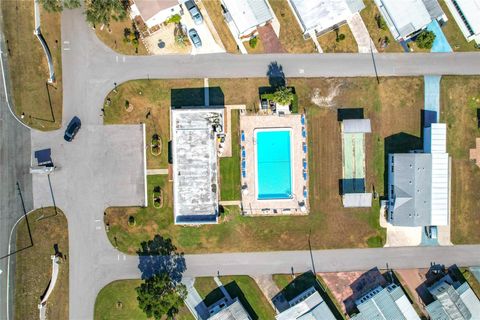 A home in LAKE WALES