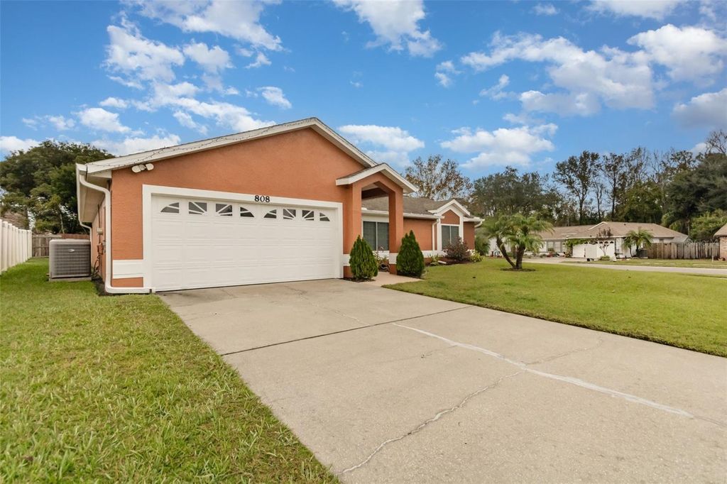 Photo of 808 Old Barn Road, Orlando, FL 32825 (MLS # O6365840)