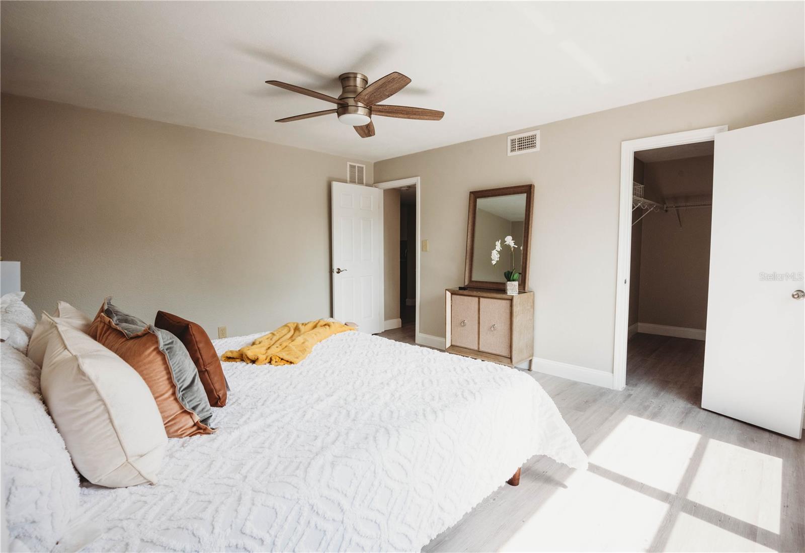 FOUR SEASONS CONDO - Residential Lease