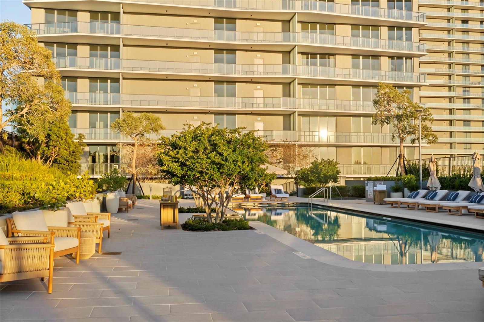 BAYSHORE YSABELLA CONDOMINIUM - Residential