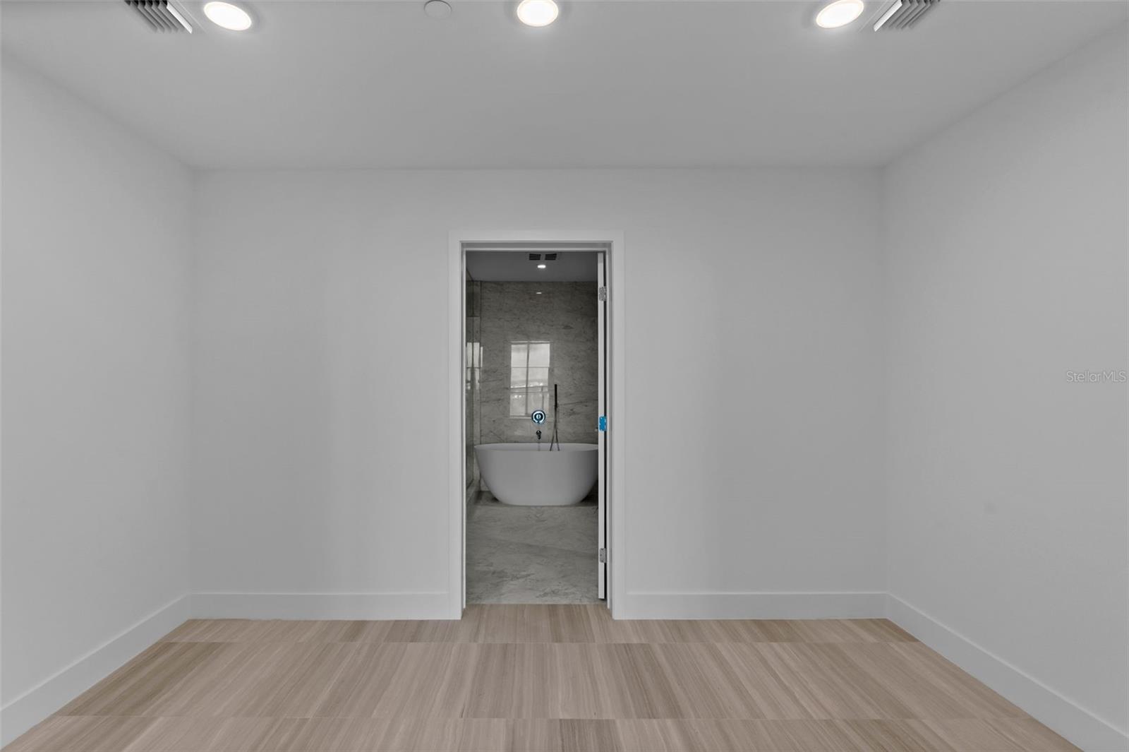 BAYSHORE YSABELLA CONDOMINIUM - Residential