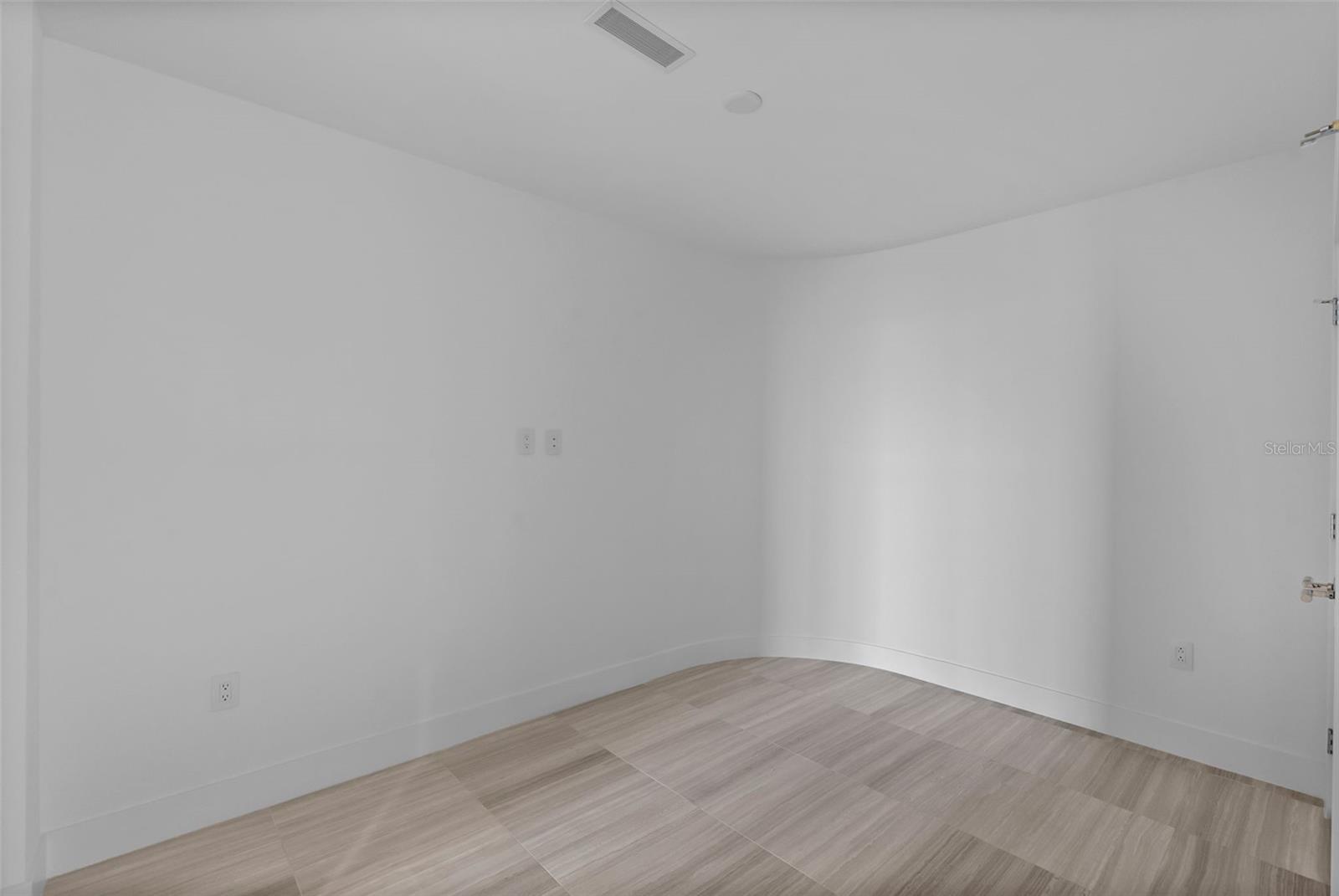 BAYSHORE YSABELLA CONDOMINIUM - Residential