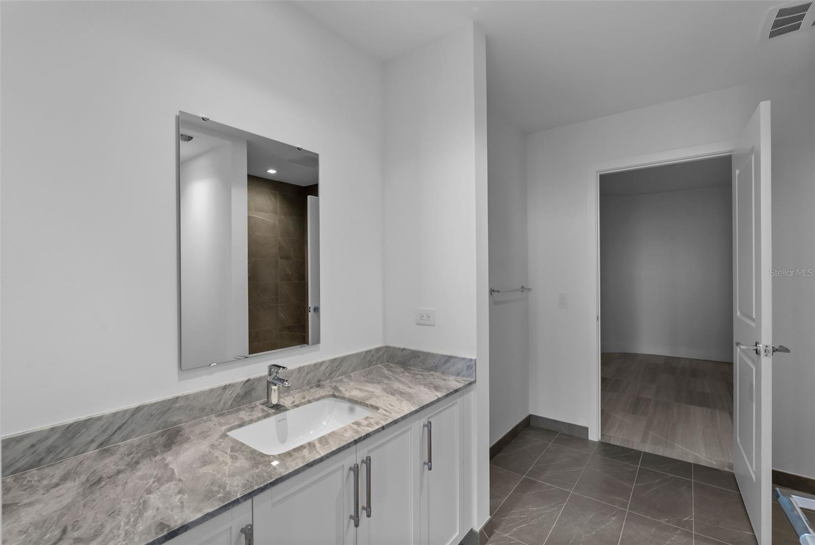 BAYSHORE YSABELLA CONDOMINIUM - Residential