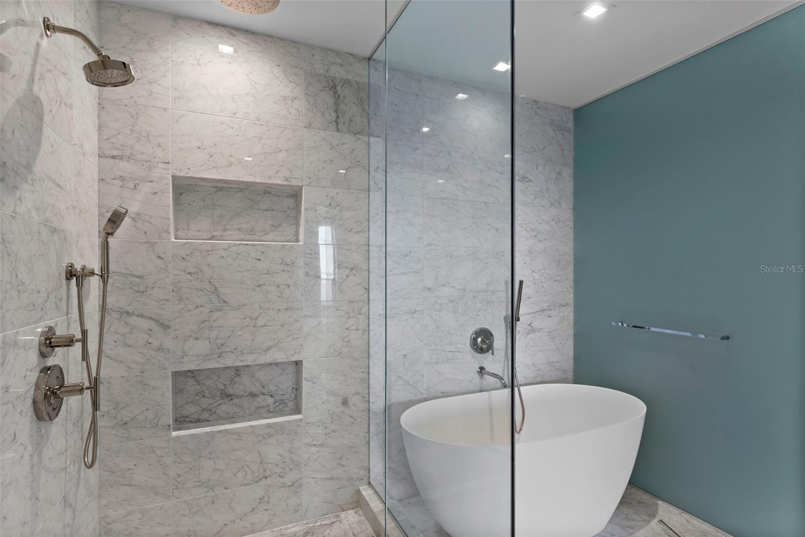 BAYSHORE YSABELLA CONDOMINIUM - Residential