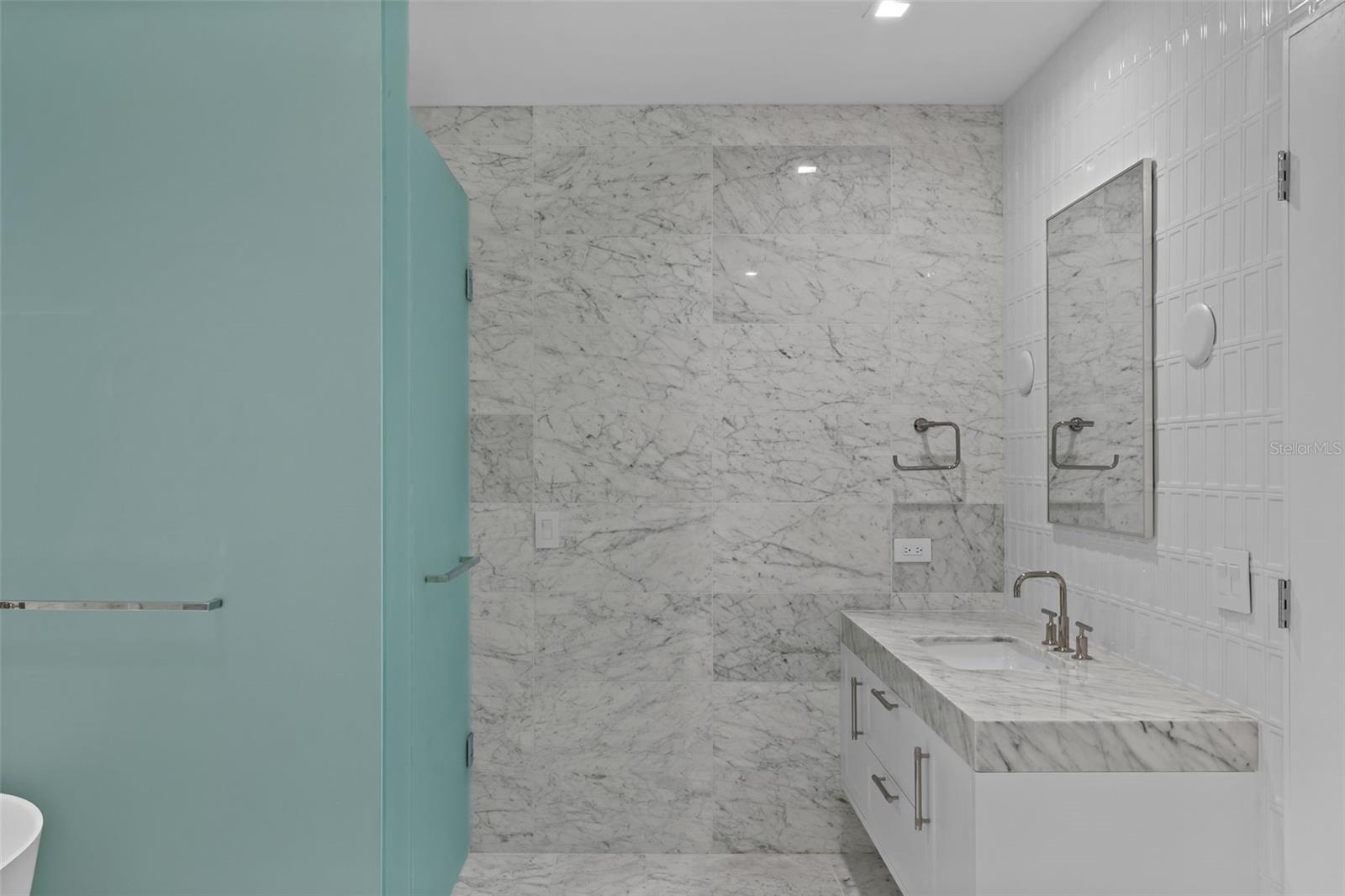 BAYSHORE YSABELLA CONDOMINIUM - Residential