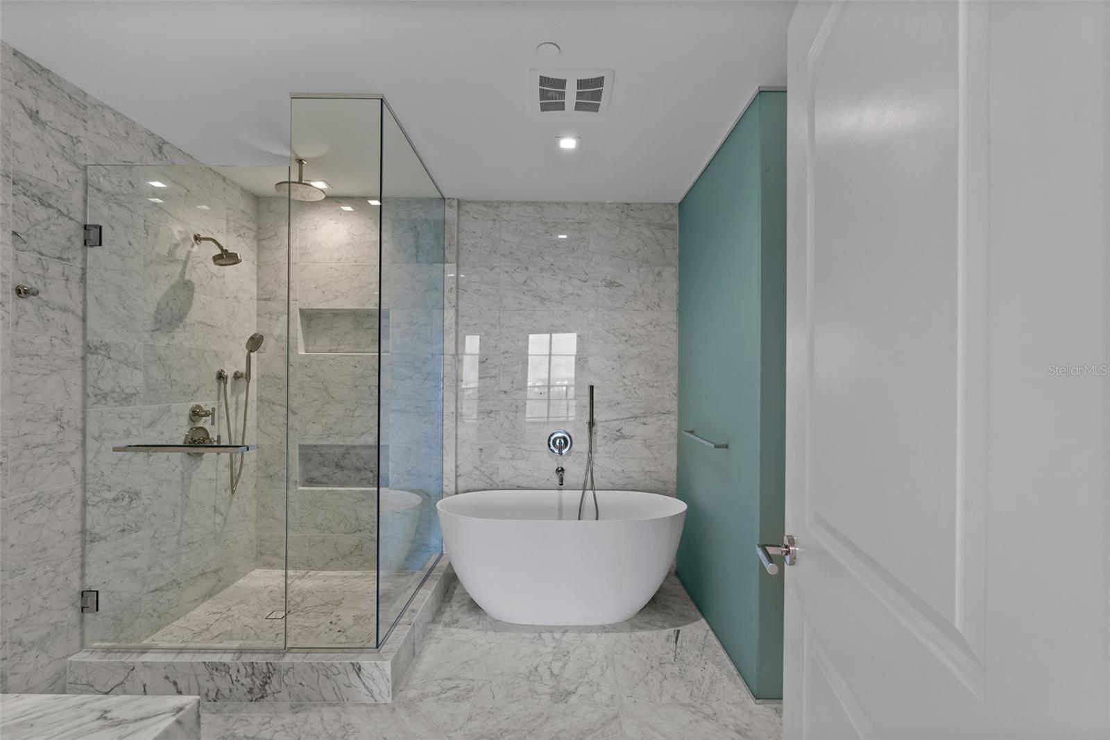 BAYSHORE YSABELLA CONDOMINIUM - Residential