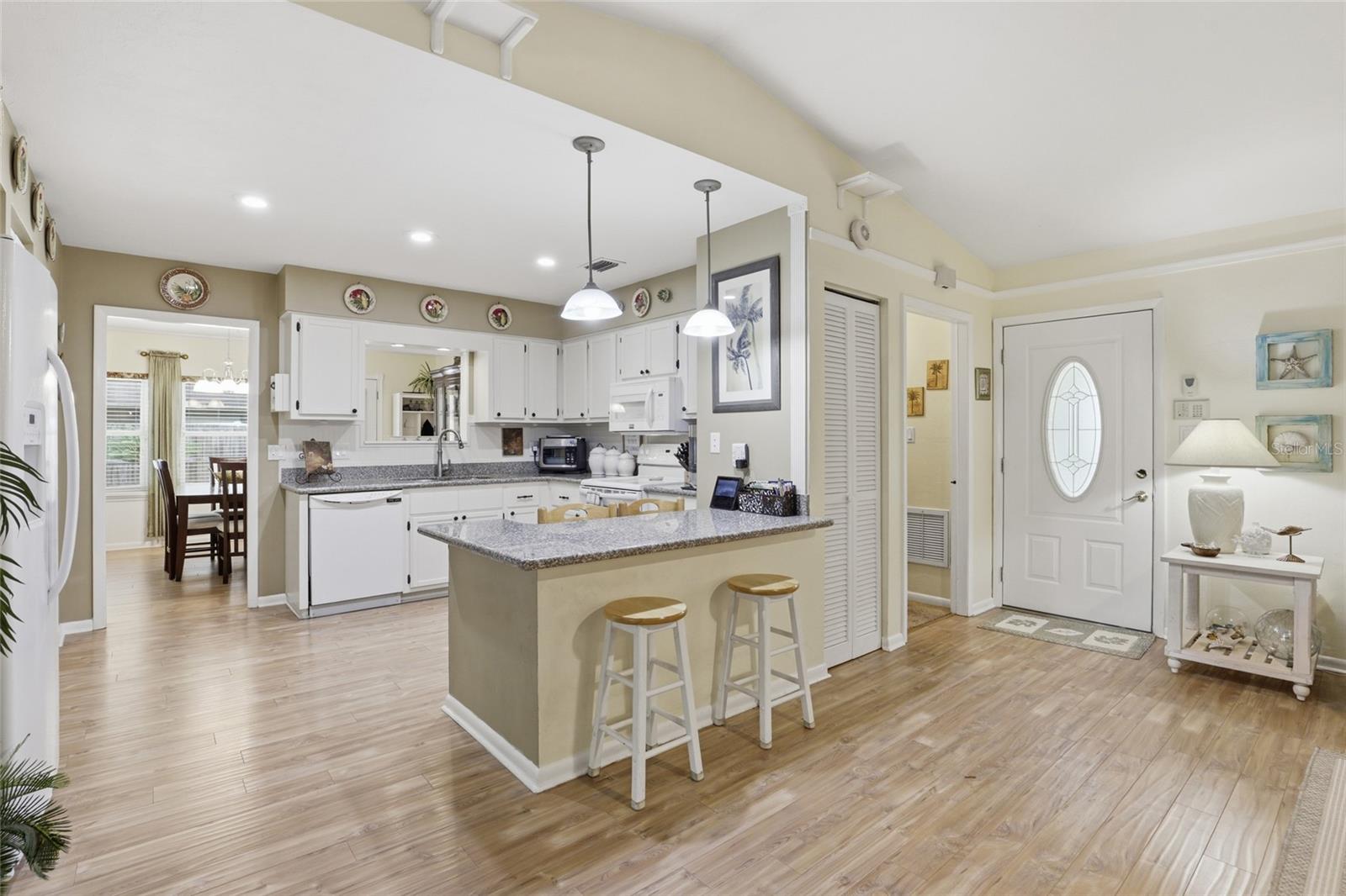 WESTCHESTER MANOR - Residential