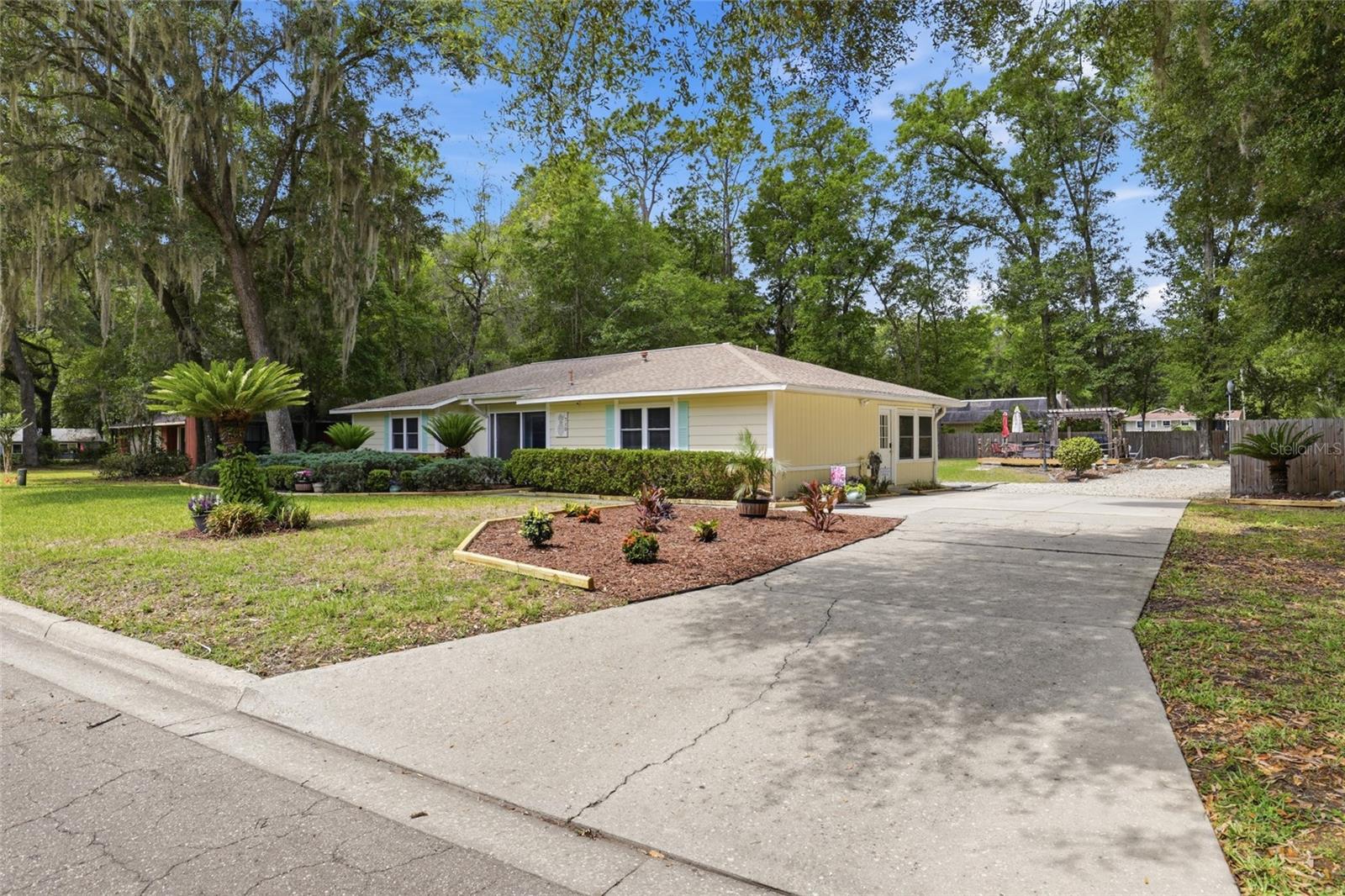 WESTCHESTER MANOR - Residential