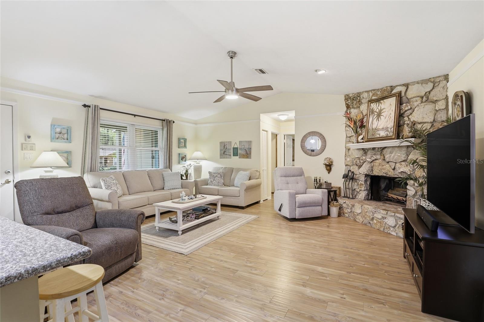 WESTCHESTER MANOR - Residential